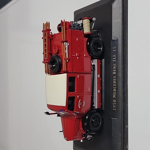 Set of four fire trucks - Picture 3 of 8